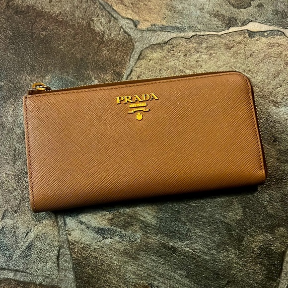 large PRADA wallet - Picture 1 of 6